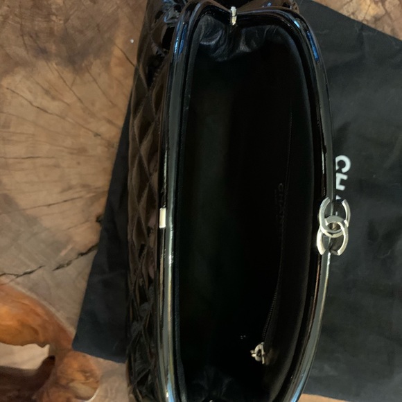 Chanel patent leather kiss lock clutch - Picture 3 of 4